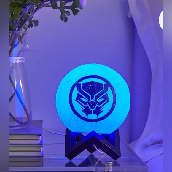 NIB Marvel Black Panther Icon Multi-Color Moon Lamp - Picture 3 of 9